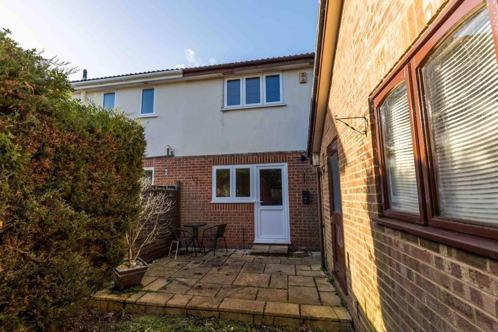 2 Bedroom House-Driveway - Bournemouth Hospital - Long Stay Discounts - Lima Apartments Ltd Εξωτερικό φωτογραφία
