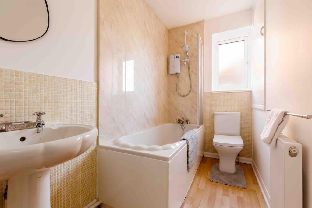 2 Bedroom House-Driveway - Bournemouth Hospital - Long Stay Discounts - Lima Apartments Ltd Εξωτερικό φωτογραφία